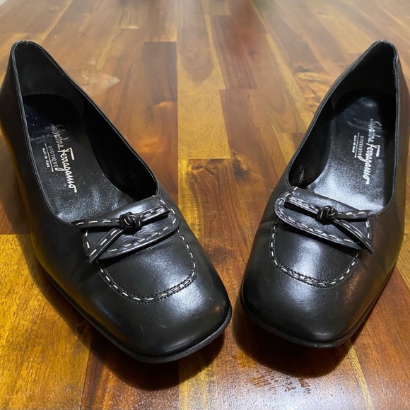 Authentic Salvatore Ferragamo vintage Black genuine Leather Flats very beautiful - Picture 1 of 6